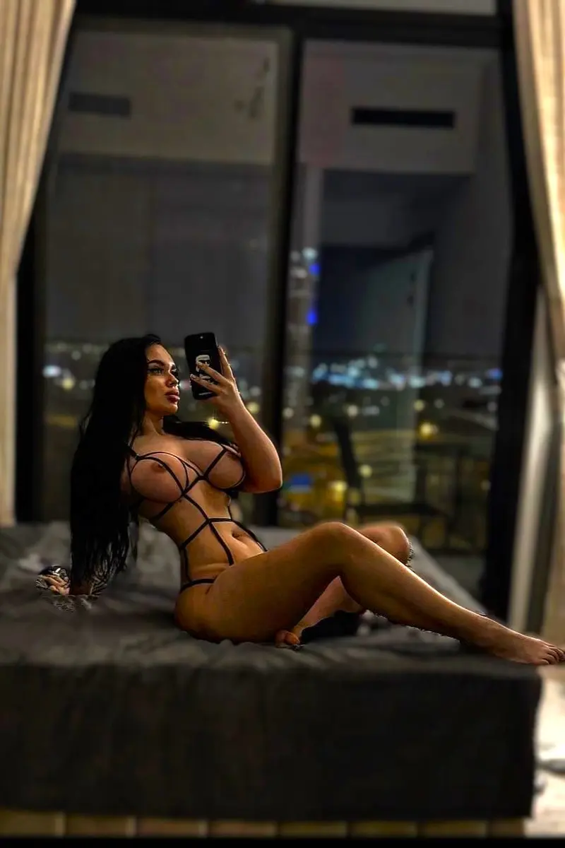 Monna profile in Dubai